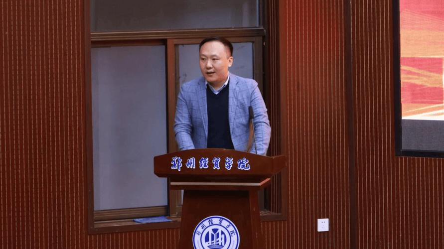 河南梦工厂教育信息咨询总经理荣锐锋详细介绍了"智能网联